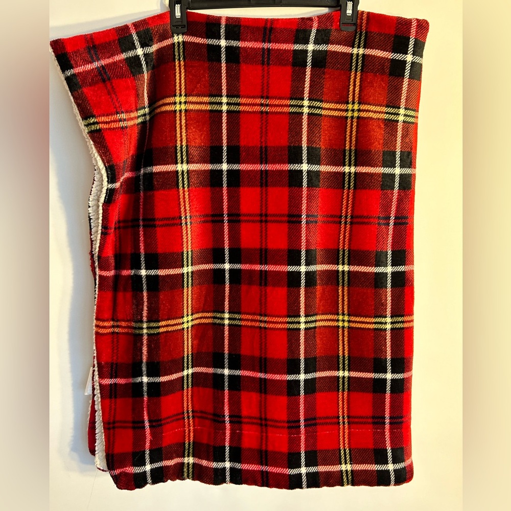 NORTHEAST OUTFITTERS RED PLAID FLEECE CREAM FAUX SHEARLING SIDE POLYESTER THROW